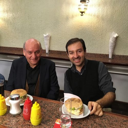 Entrega recompensa por primera revista de la Sociedad