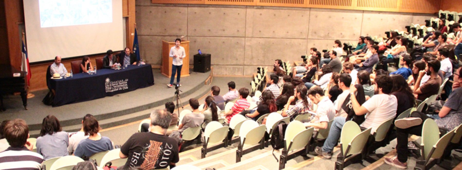 Start of series of talks open "dialogue of science, politics and society: the challenge of science in Chile"