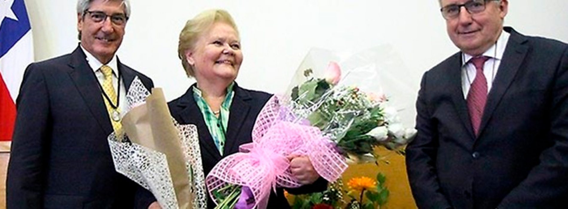 Professor Evgenia Spodine received Prize Amanda Labarca 2017