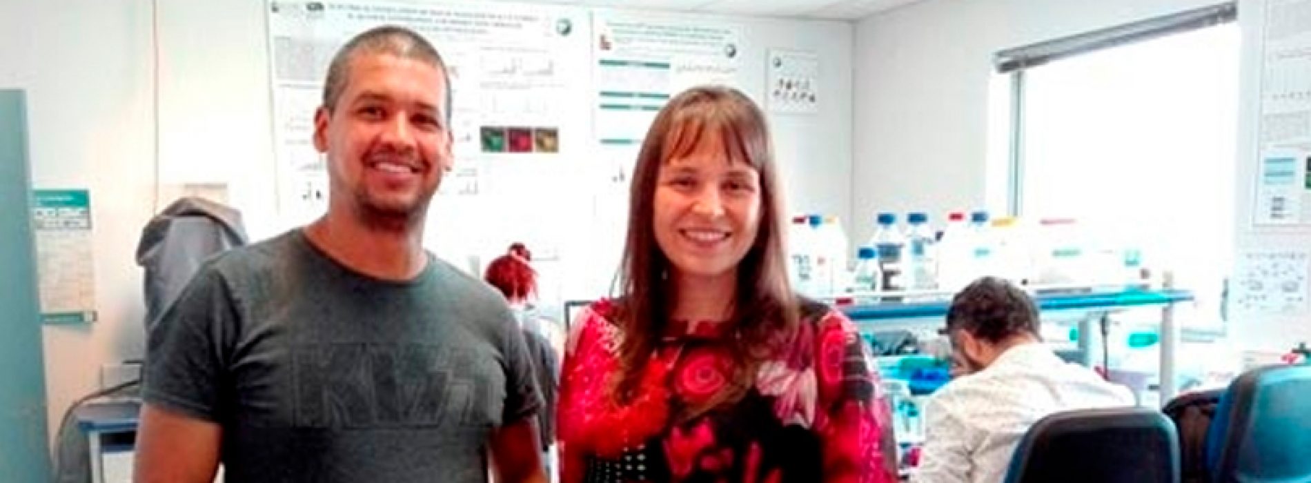 La Dra. Sonja Buvinic, académica de la Facultad de Odontología de la Universidad de Chile e investigadora de las Sociedades de Biología y Bioquímica y Biología Molecular de Chile, lideró un estudio en donde se muestra que el uso de la toxina botulínica, utilizada en productos cosméticos y tratamientos odontológicos, provoca daños a los huesos.