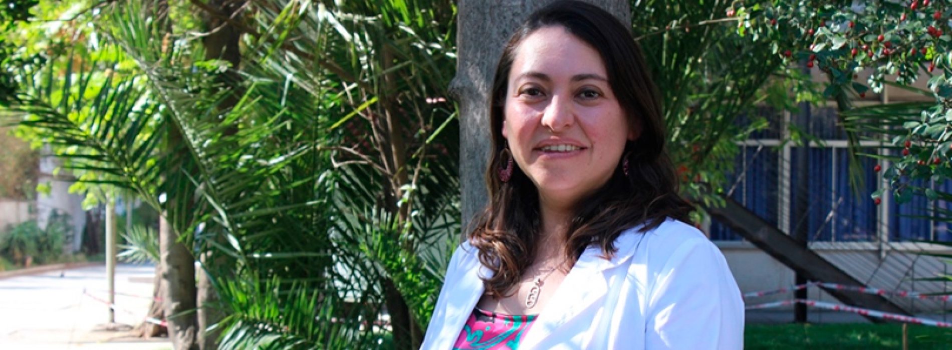 La mejor científica joven según la Academia Chilena de Ciencias que busca descubrir cómo funciona el motor de las células