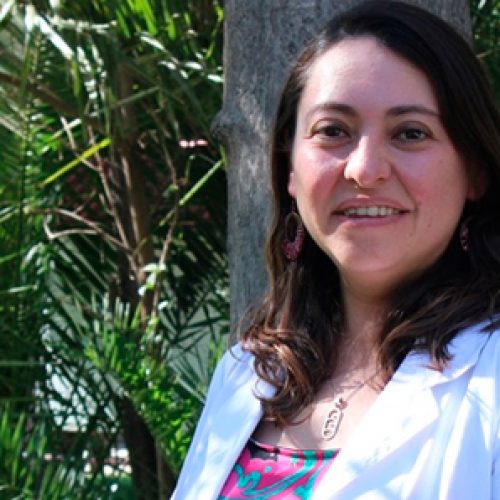 La mejor científica joven según la Academia Chilena de Ciencias que busca descubrir cómo funciona el motor de las células